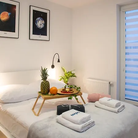 Maya's Flats & 49 - Spacious 3 In Szafarnia Apartament *