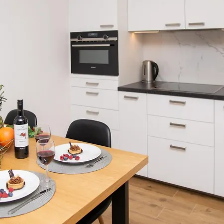 Maya's Flats & 49 - Spacious 3 In Szafarnia Apartament *
