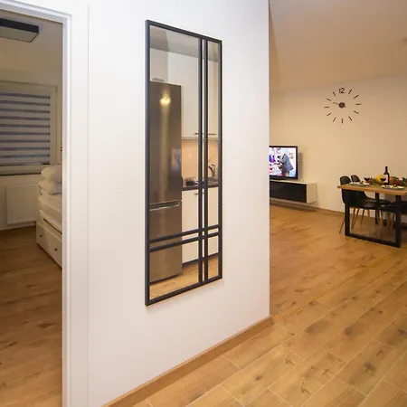 Maya's Flats 49 - Spacious 3 In Danzica