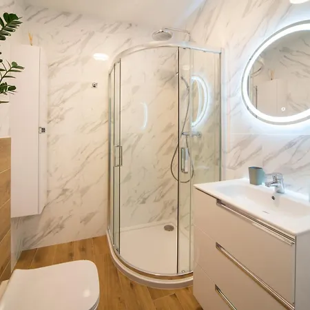 Maya's Flats & 49 - Spacious 3 Appartement *