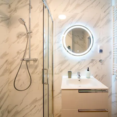 Maya's Flats & 49 - Spacious 3 Гданьск