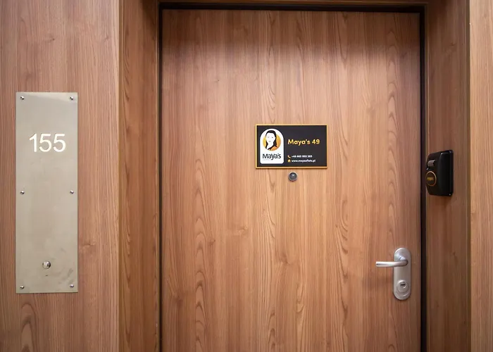 Maya's Flats & 49 - Spacious 3