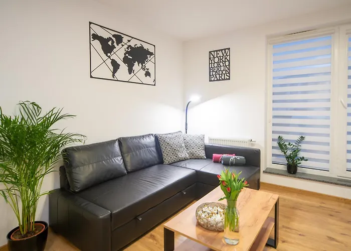 Maya's Flats & 49 - Spacious 3